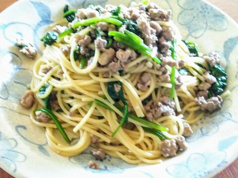 ほうれん草と粗挽き肉のパスタ